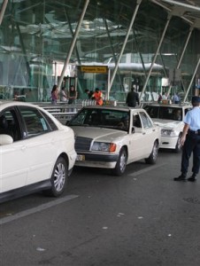 Taxis no aeroporto Lisboa (foto retirada daqui)