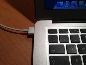 "<a href="http://commons.wikimedia.org/wiki/File:MagSafe2_MBA.jpg#/media/File:MagSafe2_MBA.jpg">MagSafe2 MBA</a>" by <a href="//commons.wikimedia.org/w/index.php?title=User:Emanuele1212&action=edit&redlink=1" class="new" title="User:Emanuele1212 (page does not exist)">Emanuele1212</a> - <span class="int-own-work" lang="en">Own work</span>. Licensed under <a title="Creative Commons Attribution-Share Alike 3.0" href="http://creativecommons.org/licenses/by-sa/3.0">CC BY-SA 3.0</a> via <a href="//commons.wikimedia.org/wiki/">Wikimedia Commons</a>.