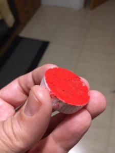 Tinta vermelha feita a partir do bico dos lápis