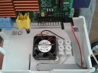 Ventoinha instalada na caixa do Raspberry Pi