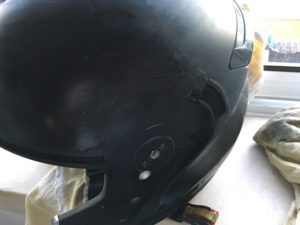 Capacete com a tinta borrachosa